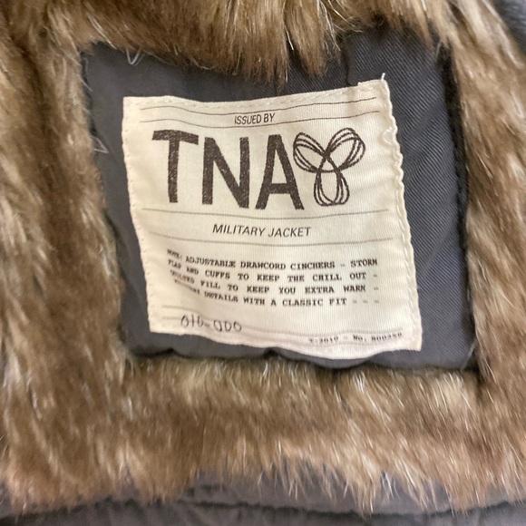 Aritzia TNA Military Jacket Fur Lining Women’s XS - Picture 5 of 10
